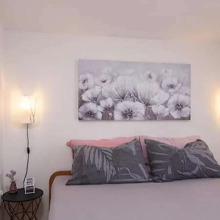 Vikeli Apartment Trogir