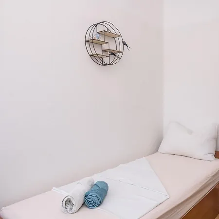 Vikeli Apartment