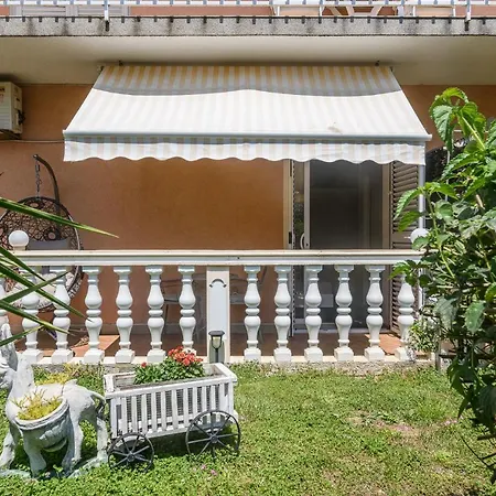 Vikeli Apartment