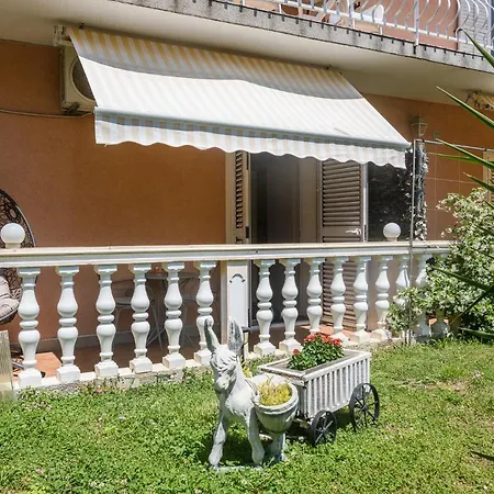 Vikeli Apartment