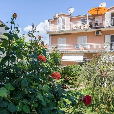 Vikeli Apartment Trogir